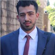 Laureato in Management impartisce lezioni di Economia Aziendale, Diritto e Marketing